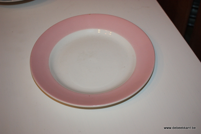 Retro vintage borden wit pasteltinten